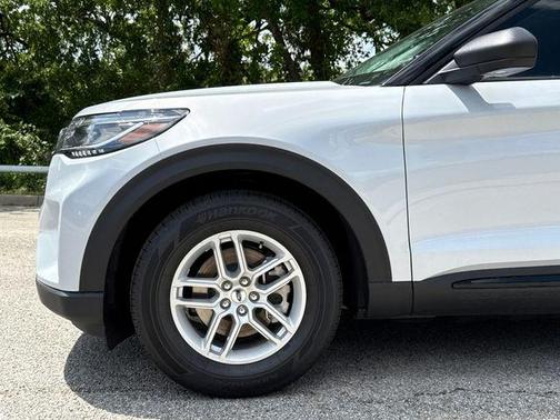White Metallic 2026 Ford Explorer Active