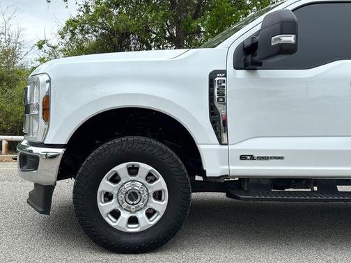 Oxford White 2024 Ford F-250 XLT