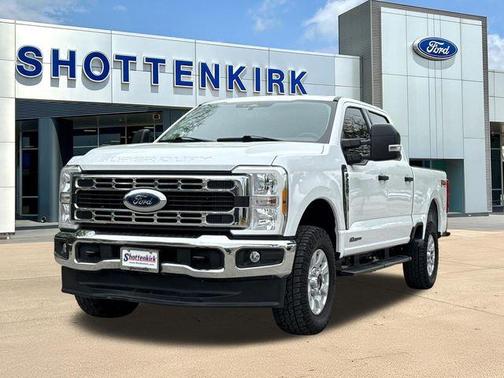 Oxford White 2024 Ford F-250 XLT