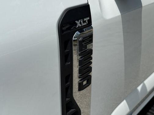 Oxford White 2025 Ford F-250 XLT