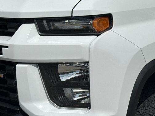 Summit White 2022 Chevrolet Silverado 2500 Custom