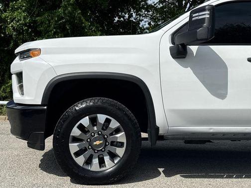 Summit White 2022 Chevrolet Silverado 2500 Custom
