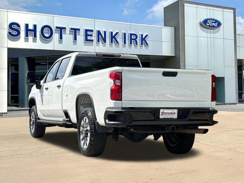 Summit White 2022 Chevrolet Silverado 2500 Custom