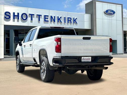 Summit White 2022 Chevrolet Silverado 2500 Custom