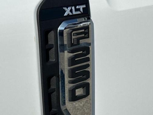 Oxford White 2023 Ford F-250 XLT