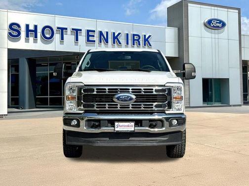 Oxford White 2023 Ford F-250 XLT