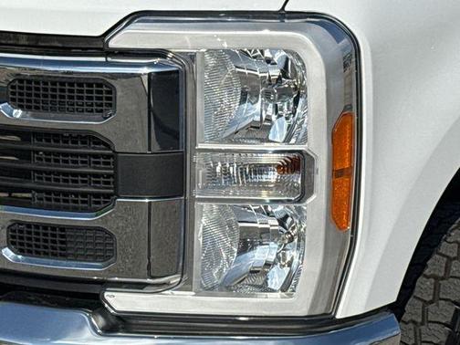 Oxford White 2023 Ford F-250 XLT