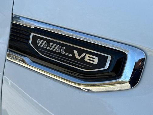 Summit White 2025 GMC Sierra 1500 SLT