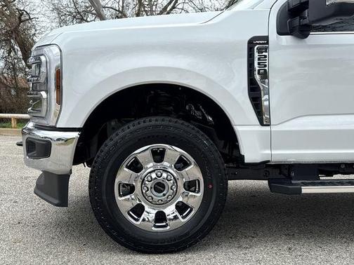 Oxford White 2026 Ford F-250 Lariat