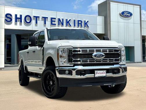 Oxford White 2023 Ford F-250 XLT