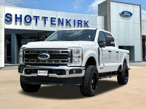 Oxford White 2023 Ford F-250 XLT