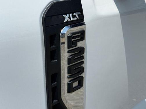 Oxford White 2023 Ford F-250 XLT