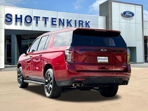 2023 Chevrolet Suburban RST