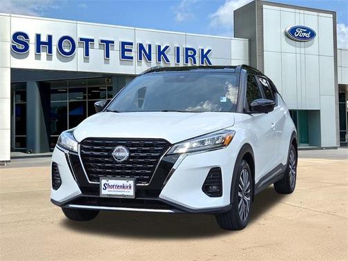 2023 Nissan Kicks SR