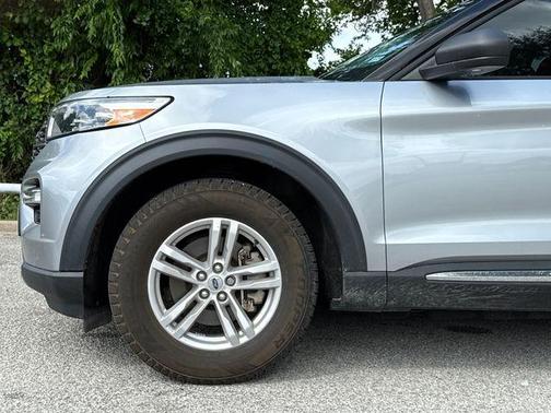 Silver Metallic 2022 Ford Explorer XLT