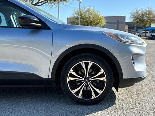 Ice Blue 2022 Ford Escape SE