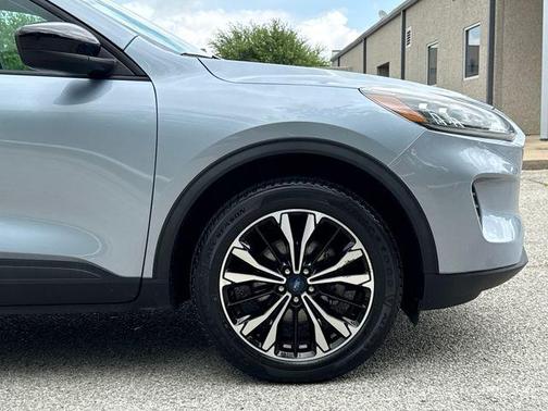 Blue Silver Metallic 2022 Ford Escape SE