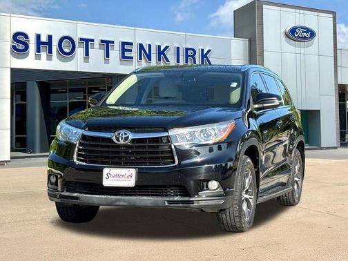 Midnight Black Metallic 2016 Toyota Highlander XLE