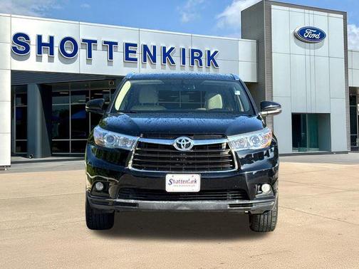 Midnight Black Metallic 2016 Toyota Highlander XLE