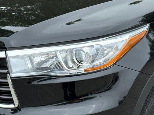 Midnight Black Metallic 2016 Toyota Highlander XLE