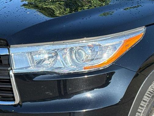 Midnight Black Metallic 2016 Toyota Highlander XLE