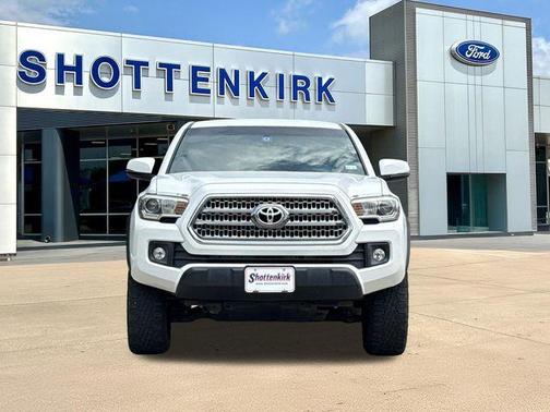 Super White 2017 Toyota Tacoma TRD Off Road