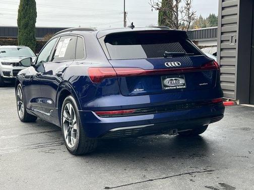 2022 Audi e-tron Premium