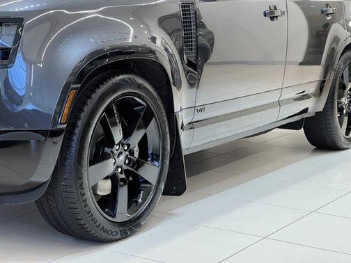 2025 Land Rover Defender P500 V8