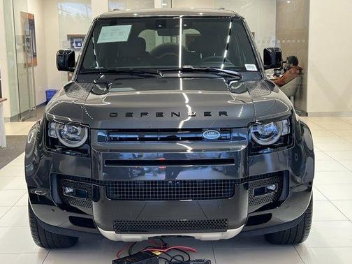 2025 Land Rover Defender P500 V8