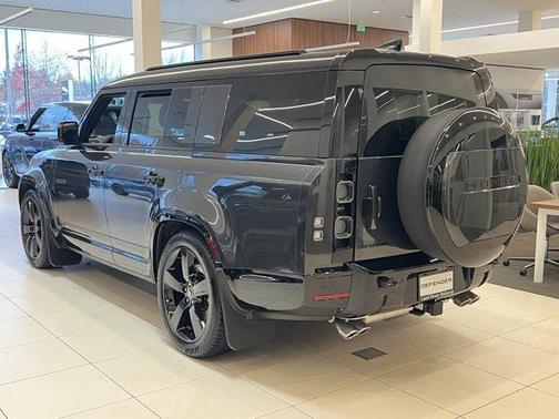 2025 Land Rover Defender P500 V8