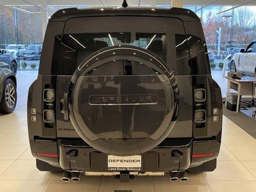 2025 Land Rover Defender P500 V8