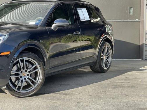 2022 Porsche Cayenne Platinum Edition