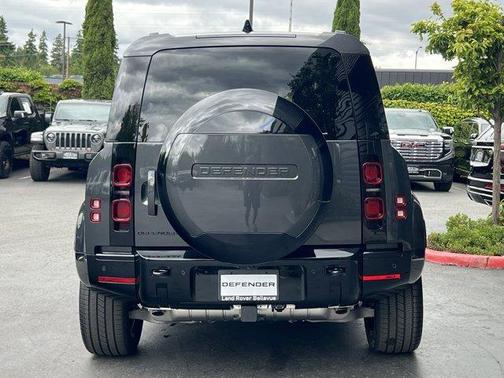 2025 Land Rover Defender P400 X-Dynamic SE