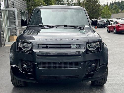 2025 Land Rover Defender P400 X-Dynamic SE