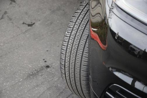 2026 Land Rover Range Rover Velar Dynamic SE