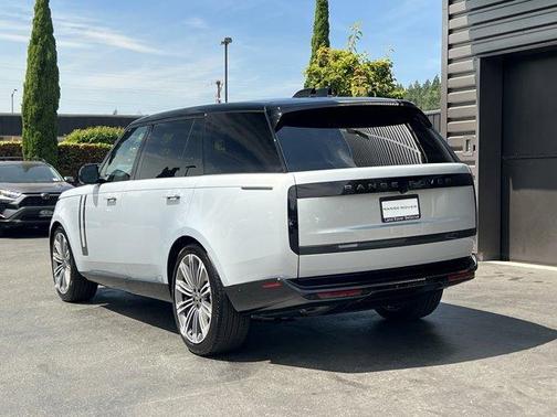 2025 Land Rover Range Rover P400 SE 7 Seat