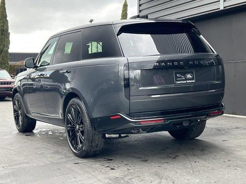 2025 Land Rover Range Rover P530 SE