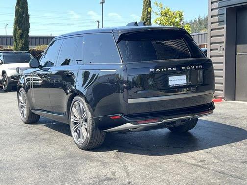 2025 Land Rover Range Rover P400 SE