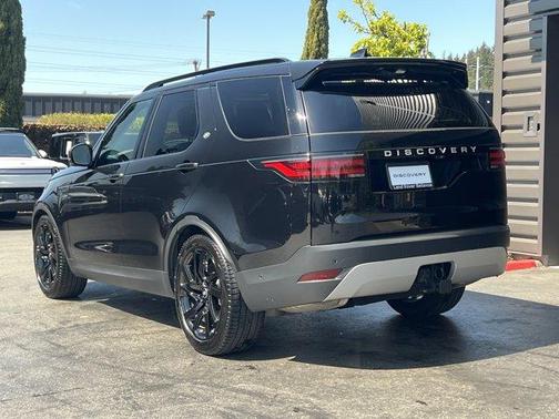 2024 Land Rover Discovery P300 S