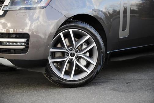 2026 Land Rover Range Rover P550e SE