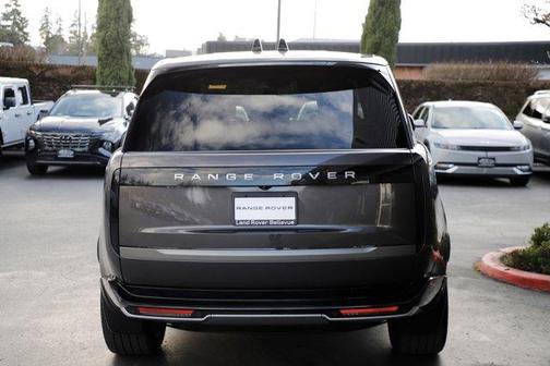 2026 Land Rover Range Rover P550e SE