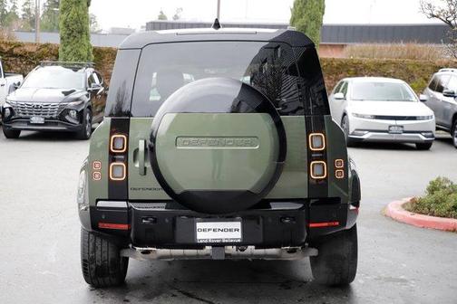 2026 Land Rover Defender 110 X-Dynamic SE