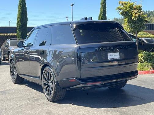 2025 Land Rover Range Rover P550e SE
