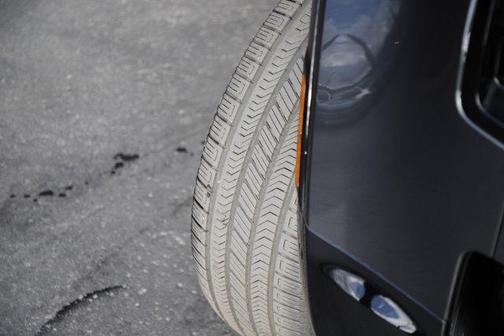 2026 Land Rover Defender P400 X-Dynamic SE