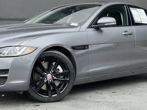 2018 Jaguar XE 30t Prestige