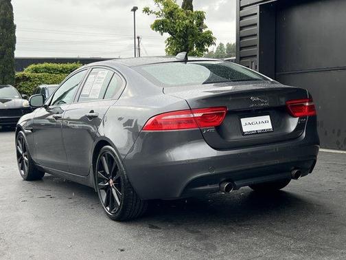 2018 Jaguar XE 30t Prestige