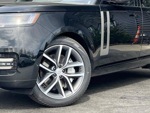 2025 Land Rover Range Rover P530 SE
