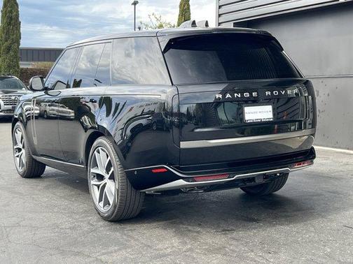 2025 Land Rover Range Rover P530 SE