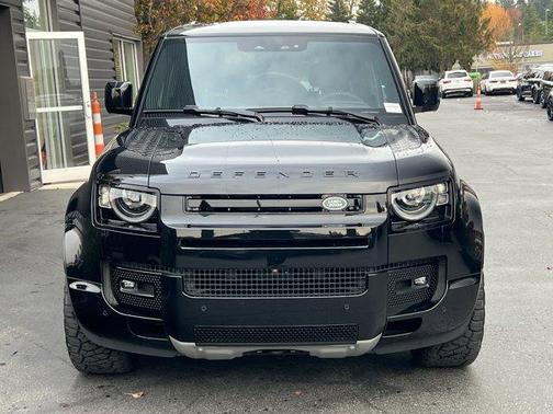 2025 Land Rover Defender P500 V8