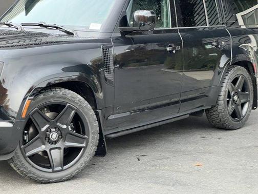 2025 Land Rover Defender P500 V8